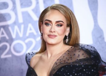 E çuditshme! Adele qan para dhe pas çdo koncerti