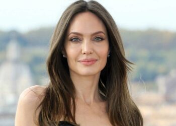 Angelina Jolie sapo bëri një tatuazh të ri!