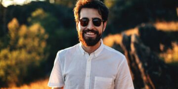 Nuk janë paratë! 5 tipare që e bëjnë një mashkull tërheqës, sipas një femre