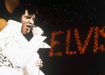 Nuk do ta besoni sesa është shitur palltoja legjendare e Elvis Presley