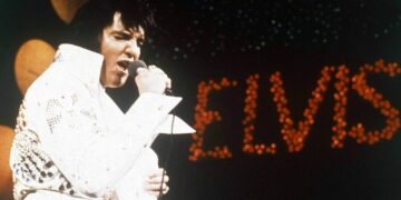 Nuk do ta besoni sesa është shitur palltoja legjendare e Elvis Presley