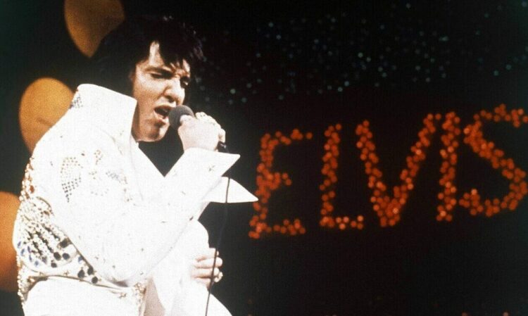 Nuk do ta besoni sesa është shitur palltoja legjendare e Elvis Presley