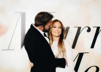 Në 1-vjetorin e martesës, JLo na serviri foto të reja nga dasma me Affleck