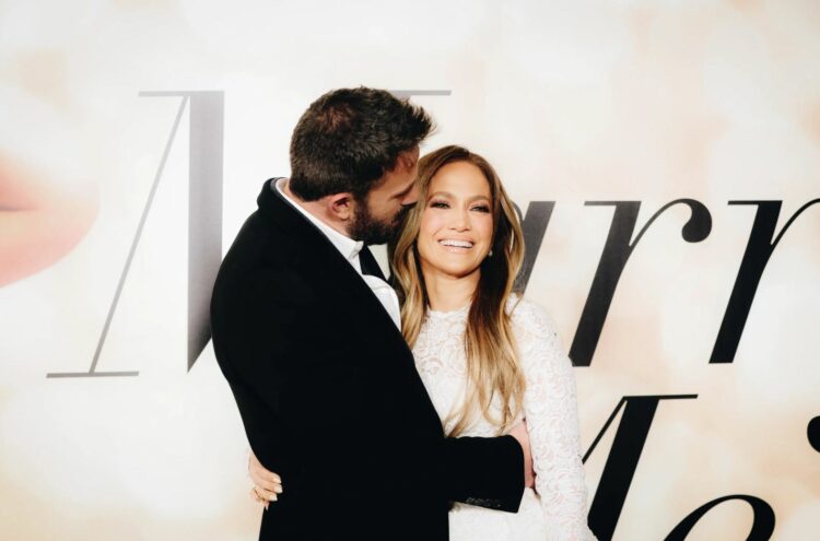 Në 1-vjetorin e martesës, JLo na serviri foto të reja nga dasma me Affleck