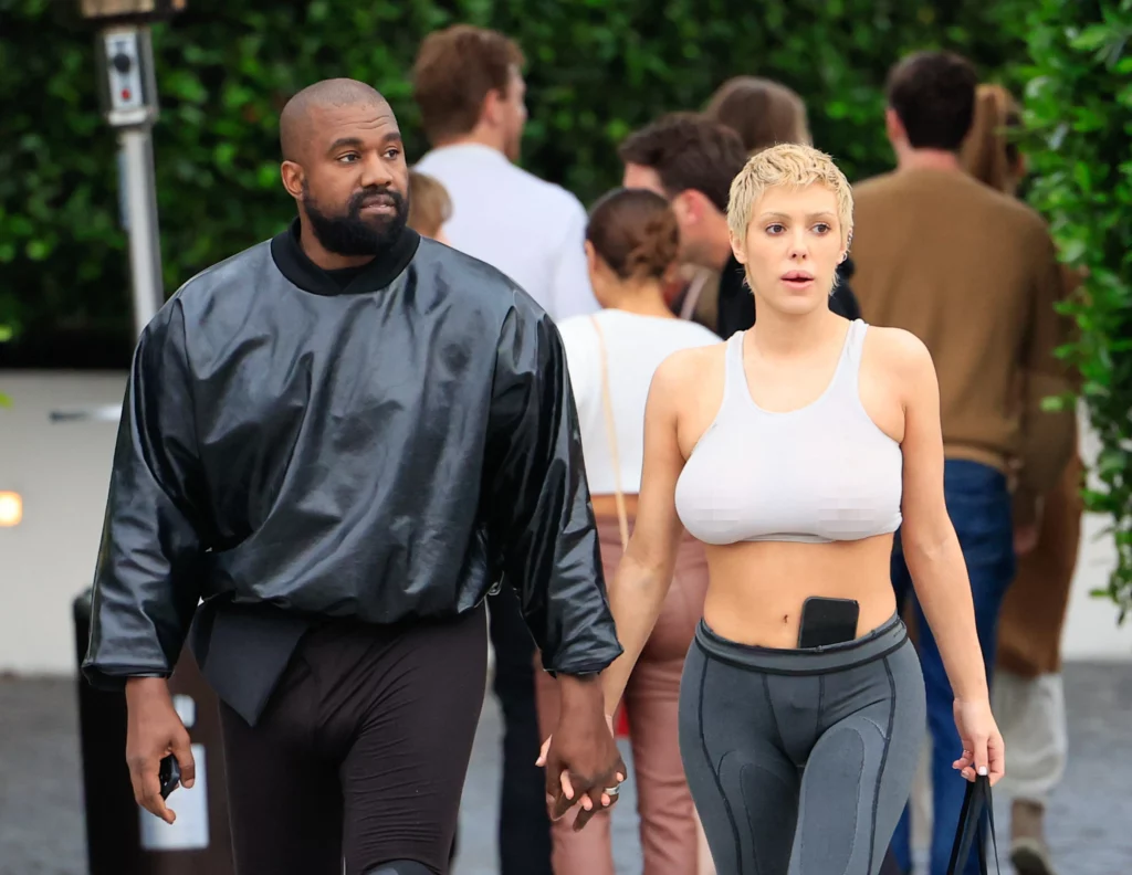 Kjo është arsyeja pse Kanye West dhe Bianca dalin pa këpucë në rrugë