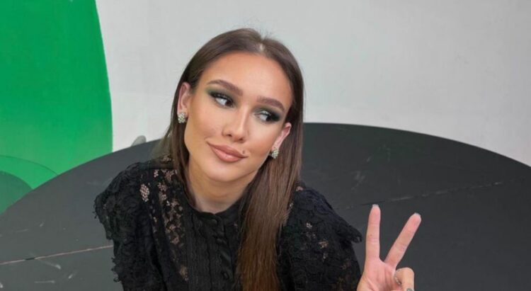 “Mezi prisja të shihja Marinën dhe Luanën”, Jona rrëfen fillimet në ekran