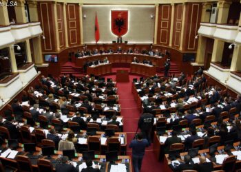 Ndërtimi i kullës në qendër të Tiranës, gazetari bën për dy lekë “Foltoren”