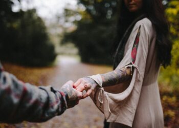 Disa këshilla si ta mbani një lidhje në distancë