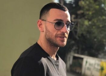 Stresi publikon mesazhet me fansen e mitur, e këshillon: Mos tako asnjë VIP