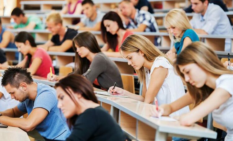 Të hënën nis testimi i maturantëve për kuotat e Mjekësisë/ Ç’duhet të dini