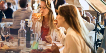 Nuk duroni zhurmën e përtypjes së ushqimit? Ja nga se vuani