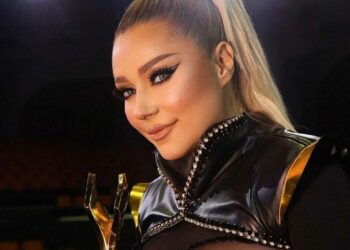 Bashkëpunime apo solo? Befason Ronela, paralajmëron plot 8 këngë të reja