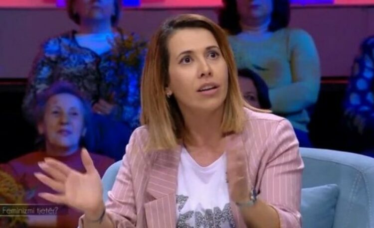 Do të guxonit të postonit një foto me ish-in dhe aktualin si Erjona Rusi?