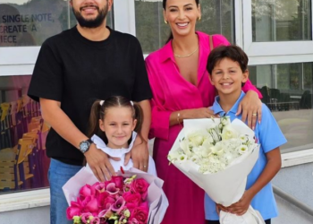 Sia dhe Joeli nisin sot shkollën, mami Ami emocionohet!