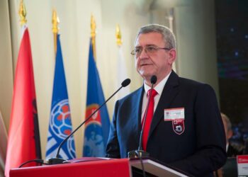 HISTORIKE/ Armand Duka zgjidhet zv.president i UEFA-s