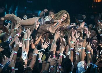 E shkundi skenën! Performanca e Shakirës, ndër më të mirat në MTV VMA