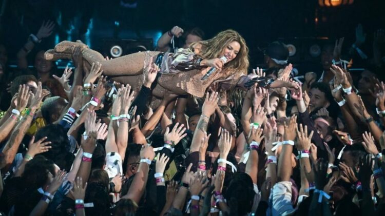 E shkundi skenën! Performanca e Shakirës, ndër më të mirat në MTV VMA