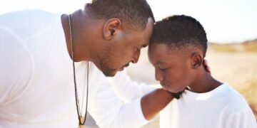 “Fëmijët që kalojnë me shumë kohë me baballarët janë më inteligjentë”