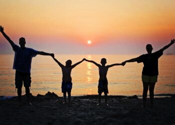 Disa sjellje që ju bëjnë prindër toksik (pa e kuptuar)