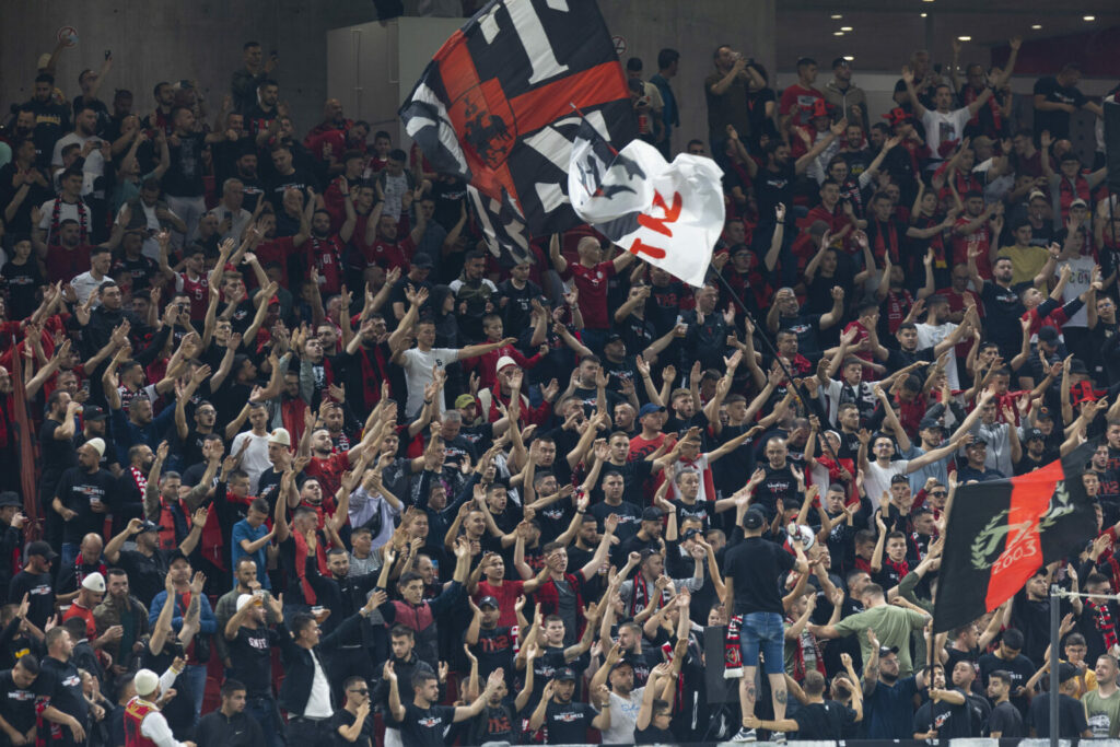 Incidentet e ndeshjes me Poloninë, përjashtohen nga çdo stadium 5 tifozë!