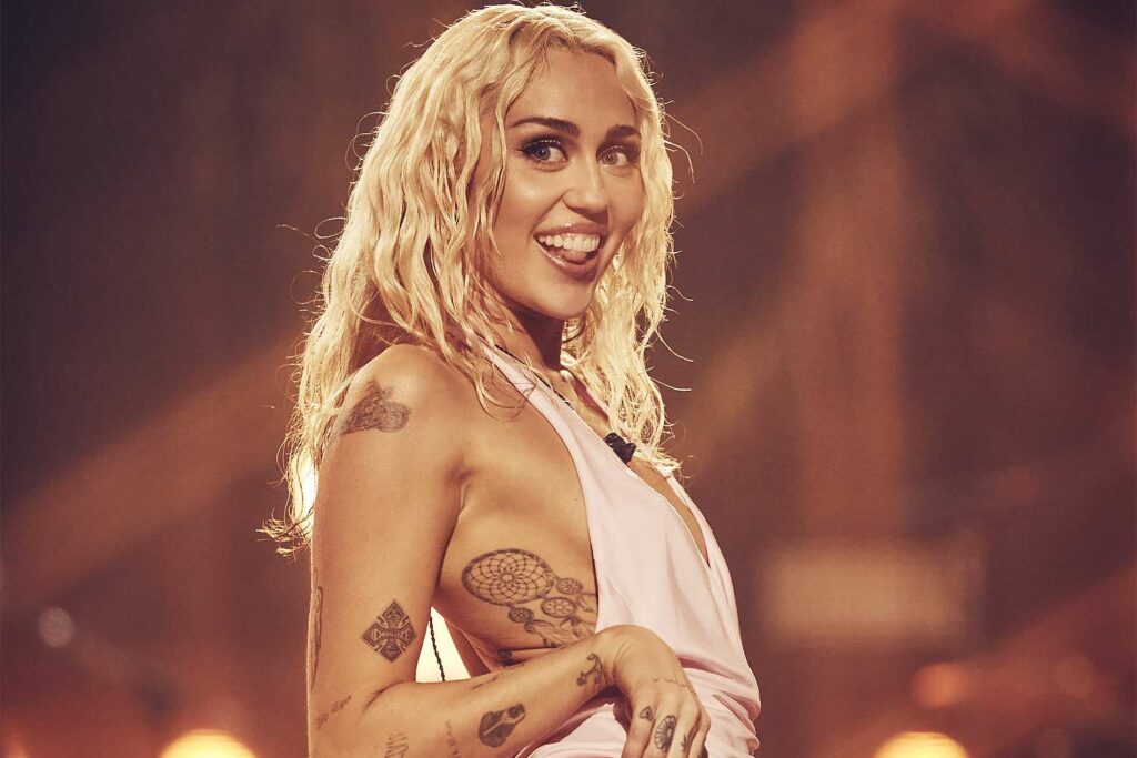 Miley Cyrus nuk ka komplekse të flasë për biseksualitetin e saj!