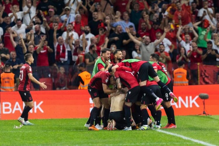 Shqipëria ngjitet në FIFA, kuqezinjtë fitojnë 3 pozicione