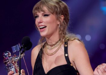 Taylor Swift fitoi 9 çmime, por humbi këtë gjë të rëndësishme në “MTV VMA”