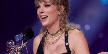 Taylor Swift fitoi 9 çmime, por humbi këtë gjë të rëndësishme në “MTV VMA”