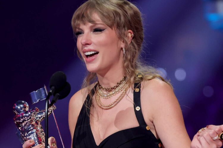 Taylor Swift fitoi 9 çmime, por humbi këtë gjë të rëndësishme në “MTV VMA”