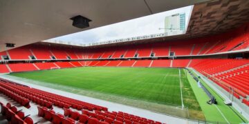 UEFA ndëshkon kuqezinjtë! Do të pezullojë me kusht 2 tribuna në Air Albania