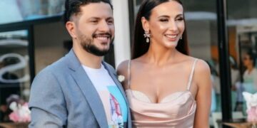 Çfarë shkruante, në letrën që Ermali la te këpucët e Amit?