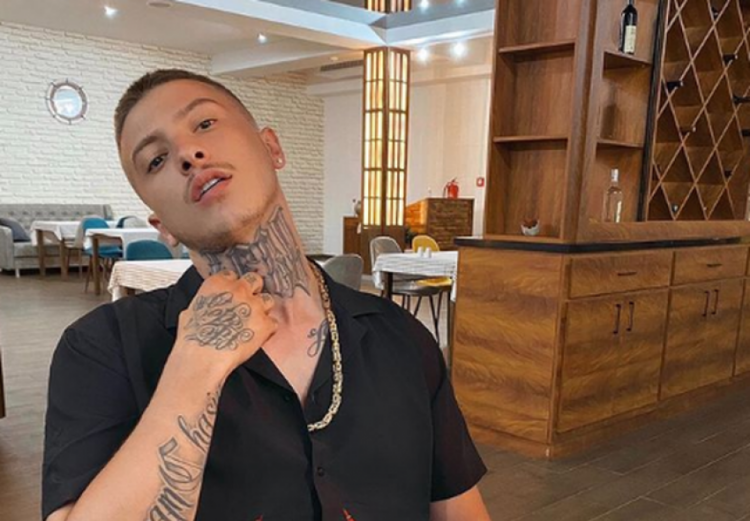 Pa prisni pak, Fero kërkon të ketë më shumë se një grua?