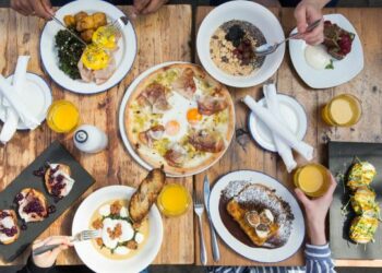 Si u bë mëngjesi i famshëm si “vakti më i rëndësishëm i ditës”?