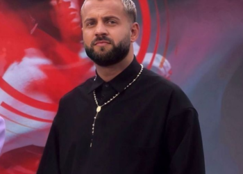 Luizit i ngel ‘hatri’ me fansin?! Publikon foton nga kafeneja