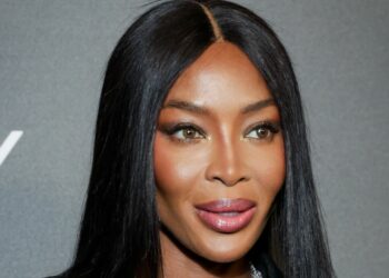 Varësia ndaj lëndëve narkotike për pak i mori jetën Naomi Campbell
