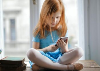 Cili është qyteti i parë në botë që ndalon fëmijët të kenë celular?