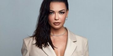 ‘Njeriu gabon’/ Poni pendohet për ndërhyrjet në fytyrë