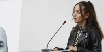 ‘Si të jetoj pa heroin tim’/ Vajza e Afrim Bunjakut, dedikim ‘rrëqethës’