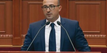 Theu krahun, Saimir Korreshi zbulon nëse do ta vazhdojë garën në DWTS