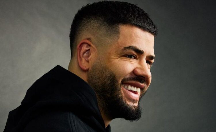 Probleme me kë? Noizy shfaqet i gjakosur në kokë