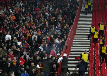 Shqipëri, Shqipëri thirret në Beograd, tifozët malazezë përplasen me serbët