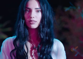 Një bombshell e re në ‘Love Island’, ndan çiftin ‘e dashur’