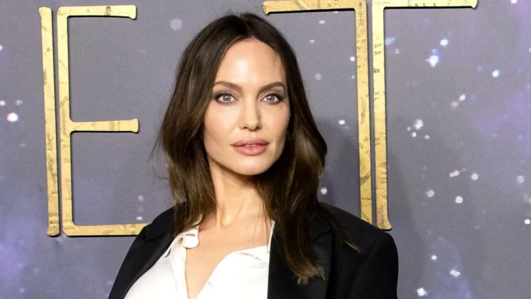 Angelina Jolie po humbet papritur ndjekës, pse?