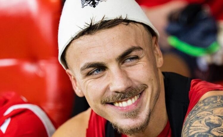 Ekskluzive/ Zbulohet identiteti i të dashurës së Taulant Seferit!