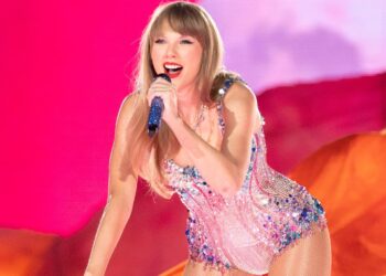 Taylor Swift është zyrtarisht miliardere!