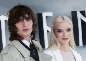 Aktorja e ‘Queen’s Gambit’ kurorëzon dashurinë me këngëtarin e njohur