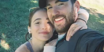 Për herë të parë, Chris Evans konfirmon martesën me Alba Baptistan