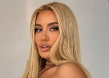 Reagimi i ashpër i Dea Mishel për të brendshmet që i dolën në tapetin e kuq