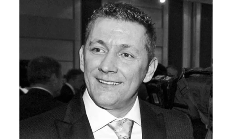 Sara dhe Arbana përkujtojnë Dritan Hoxhën në 55-vjetorin e lindjes!