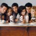 Yjet e “Friends” thyejnë heshtjen për vdekjen e Matthew Perry-t